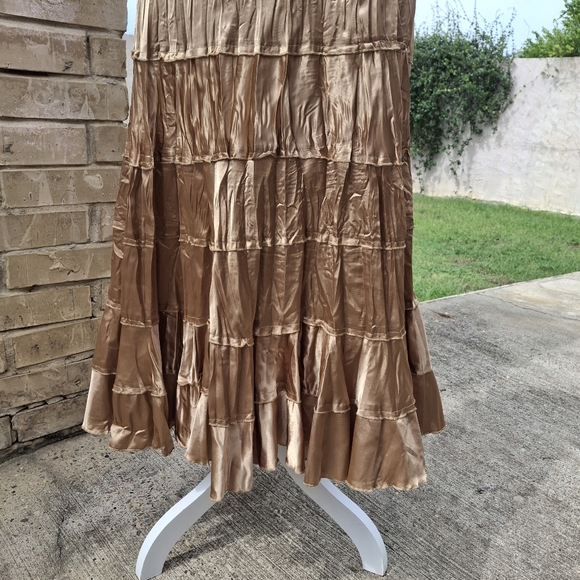 Metallic Gold Tiered Crinkle A-Line Midi Skirt  Russell Kemp  Women Size 12 - Picture 9 of 16